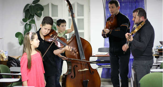 „Mi ezt a vidéket képviseljük” – Interjú a BorzsaVári népi zenekarral