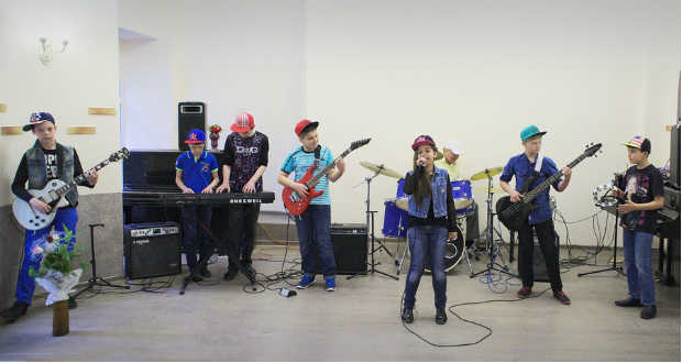 „Egy ígéretes csapat” – Interjú a Kenguru Plus.s.s.s együttessel