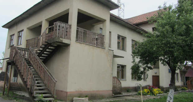 Hiányzó gyógyszertár, veszélyeztetett iskola, „összezsugorított” művelődési ház…