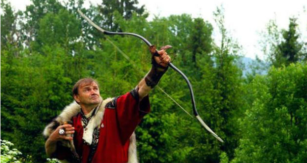 Hét nyíllövéssel emlékeztek Vereckén a honfoglaló magyarokra a Feszty-körkép Alapítvány szervezésében