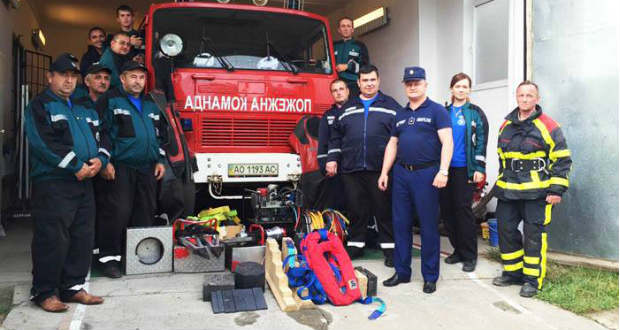 Adomány a huszti tűzoltóságnak a református egyháztól