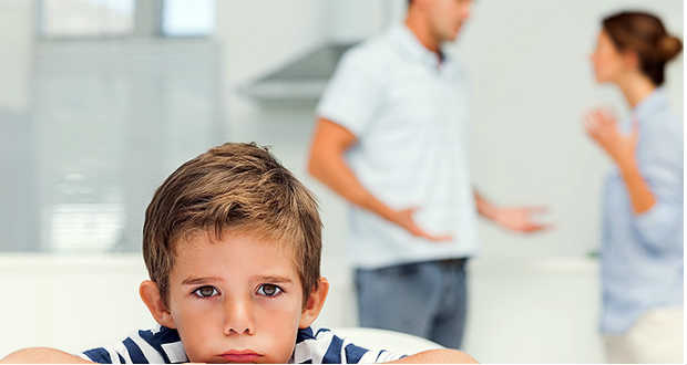 Mérföldekre a gyermektől…