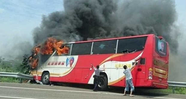 Kigyulladt egy turistabusz Tajvanon, nincsenek túlélők
