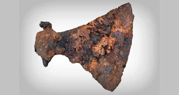 Hatalmas méretű viking fejszére bukkantak