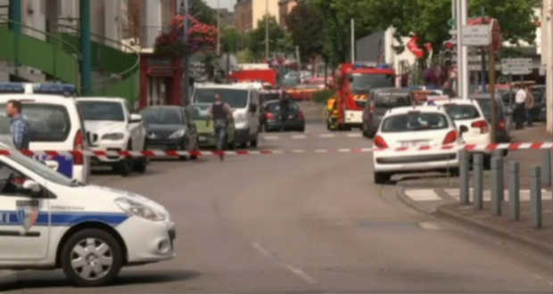 Túszdráma egy észak-franciaországi kisváros templomában