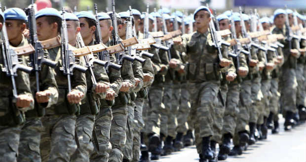 Ezresével rúgják ki a török katonákat