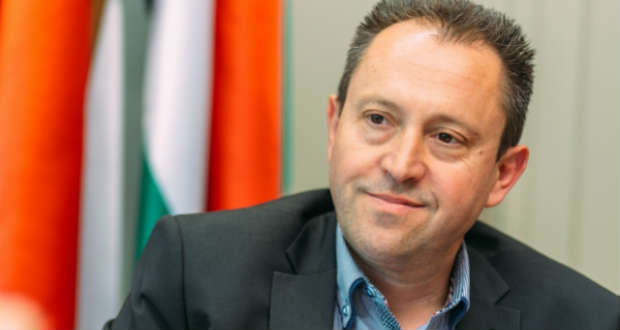 Buhajla József főkonzul a határátkelőkön tapasztalt megnövekedett várakozási időről