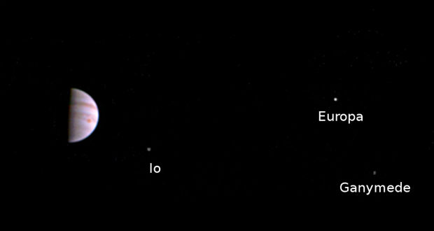 Elküldte első fotóit a Juno