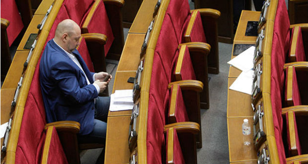 Elfáradtak a nagy melegben a parlamenti képviselőink