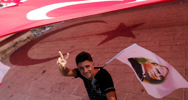 Egymillióan tüntetnek Erdogan felhívására Isztambulban