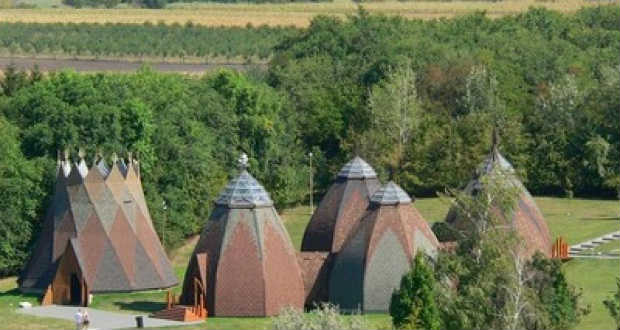 Kárpátaljai magyar és ruszin gyermekek táboroznak Ópusztaszeren