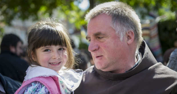 Törvénybe foglalták Romániában a Böjte Csaba által bevezetett bentlakás-típust