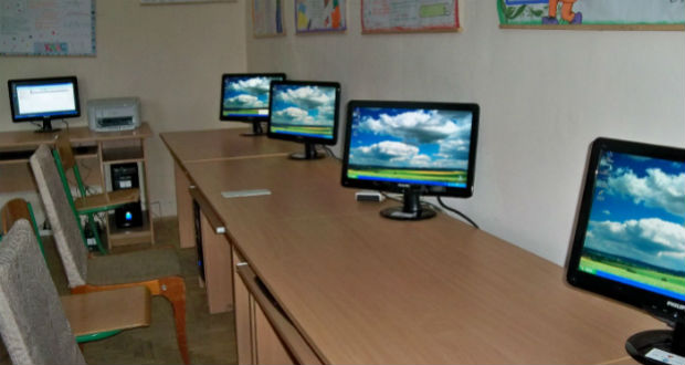 Közel ezer számítógépet kapnak a kárpátaljai iskolák Kínától