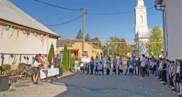 Tanévnyitó Izsnyétén – Tizenegy elsős kezdhette meg a tanulást