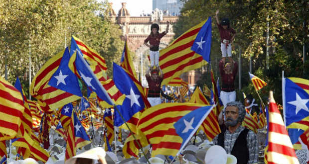 Több százezren tüntettek Katalónia függetlenségéért