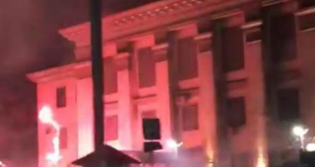 Támadás érte Oroszország kijevi nagykövetségét egy nappal a választás előtt