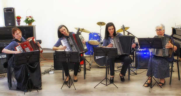 Harmonikás amazonok – Interjú az AccordMelody együttessel