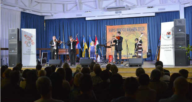 Zene, amely feltölt – Beregszászban csendült fel a Kárpát-medencei Magyarok Zenéje