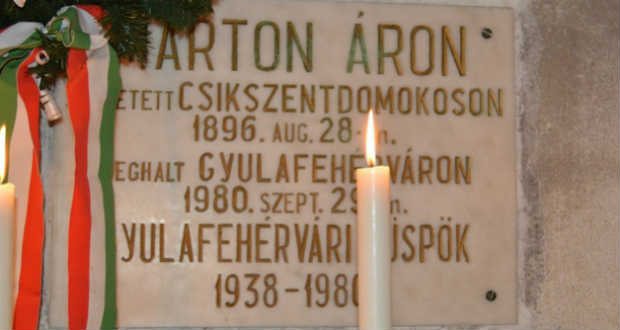 Gyulafehérváron exhumálták Márton Áron püspök földi maradványait