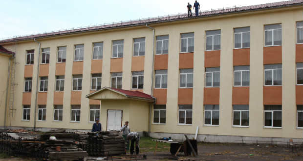 Felújították az egyik munkácsi középiskola tetőszerkezetét