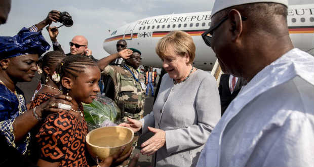 Merkel a migrációs válságról tárgyal Afrikában