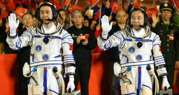 Kína két űrhajóst küldött fel űrmoduljára