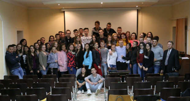 Isten nélkül a párkapcsolatok sem működnek – VIII. Maradj talpon! ifjúsági hétvége a Péterfalvi Református Líceumban