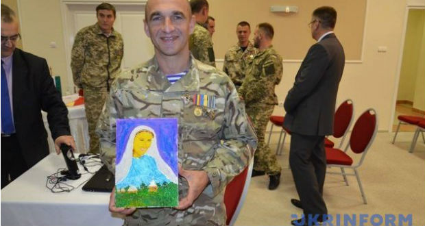 A háborúban sebesülést szenvedett ukrán katonák műveiből nyílt kiállítás Hajdúszoboszlón