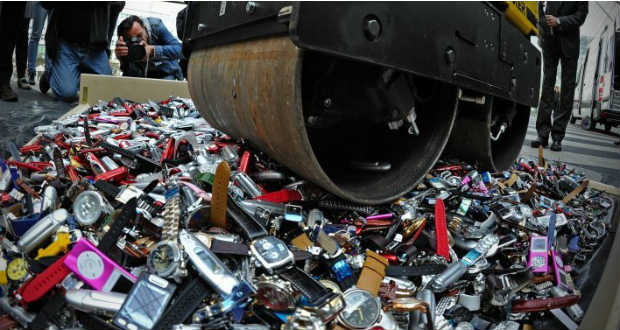 Mintegy 700 millió forint értékű hamisított karórát semmisített meg a NAV