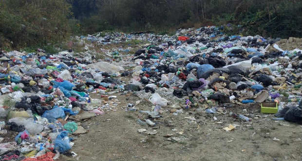 Kárpátalja ma: szeméthegyek a Kijev–Csap autóút mentén