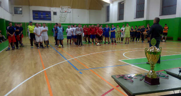 Éjszakai teremlabdarúgó-tornát szervezett a KMKSZ ISZ