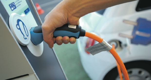 Elektromos gyorstöltőállomás-hálózatot létesítenek német autógyárak