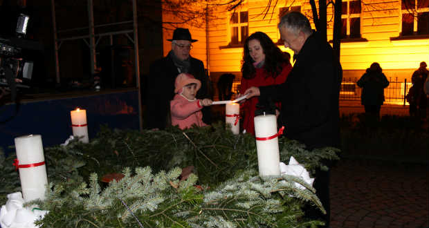 Meggyújtották a remény lángját a közös adventi koszorún Beregszászban