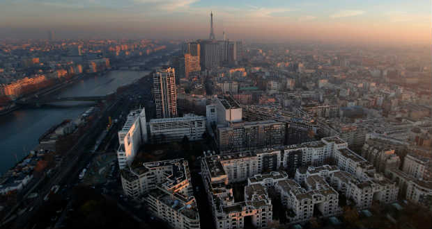 Párizsban és Lyonban forgalomkorlátozás van a szmog miatt