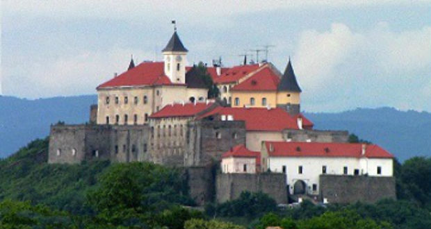 Jótékonysági gyereknapi vásárt rendeznek a munkácsi várban