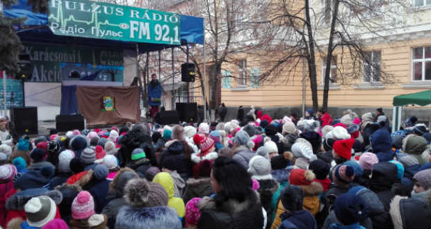 Hetedik alkalommal szerveztek karácsonyi cipősdoboz-akciót Kárpátalján