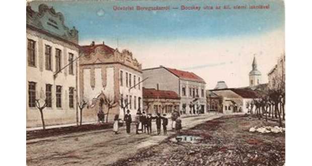 Kárpátalja anno: a Magyar Királyi Elemi Fiúiskola Beregszászban