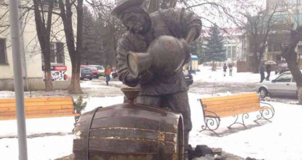 Szobrot állítottak Szolyván