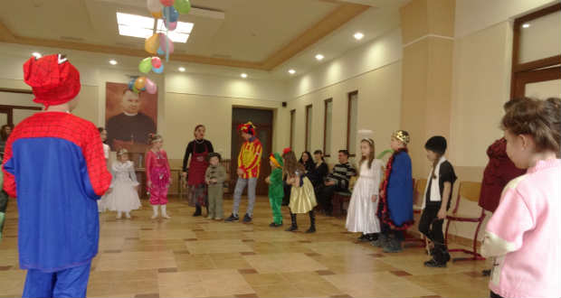 Vidám farsangolás a beregszászi plébánián