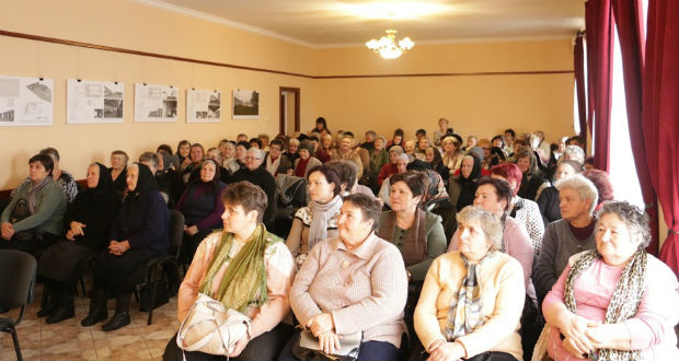 „Hordozzátok egymás terhét!” – özvegyek, egyedülállók lelki napja