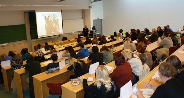 Kétnyelvűség és képességfejlesztés a nyitrai Magyar Nyelv- és Irodalomtudományi Intézetben