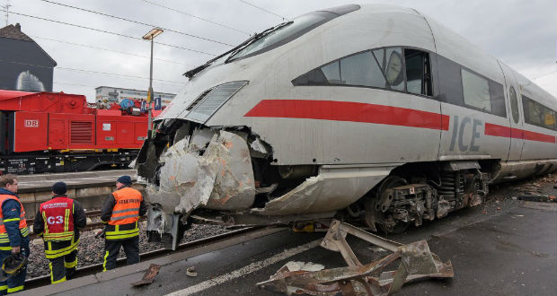 Kisiklott egy InterCity Frankfurt közelében