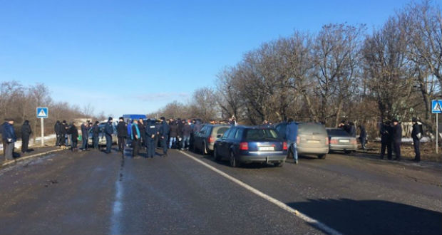 Korlátozzák a teherforgalmat a tranzitautósok az ungvári határátkelő közelében