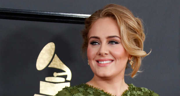 Tarolt Adele a Grammy-díjátadón