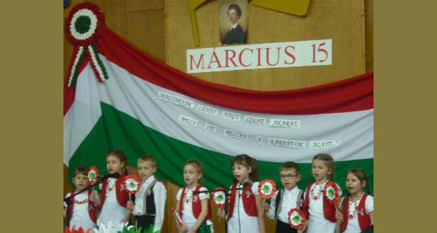 A vörös az erő, a fehér a hűség, a zöld a remény… – Március 15-i megemlékezés Rahón