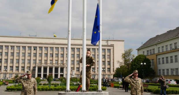 Ungváron felvonták az Európai Unió zászlaját