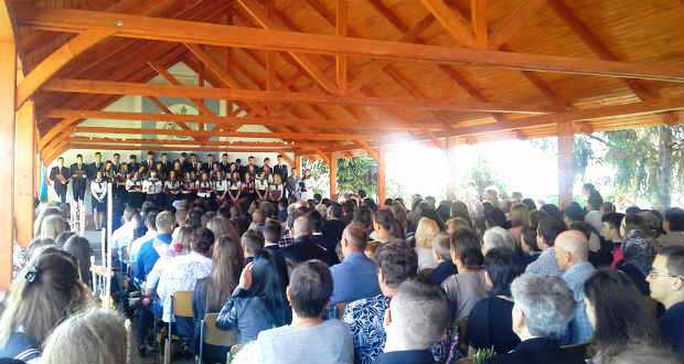 Küldetéssel útnak indulni – Ballagtak a péterfalvai líceisták