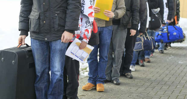 Kopogtató: Menni vagy maradni?