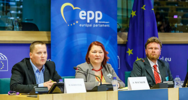 Szűkülnek a nemzetiségek nyelvhasználati  jogai az ukrán médiában – Bocskor Andrea sajtóközleménye