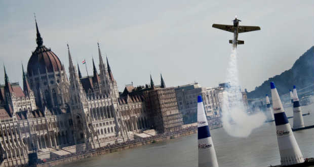 Red Bull Air Race – Újra a Lánchíd alatt repülnek át a pilóták